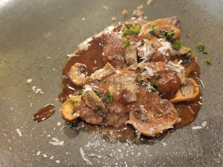 子羊のスカロピニ、ピーマンと玉ねぎのアグロドルチェ添え レシピ